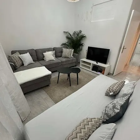 T1 Marques Pombal Вилла *